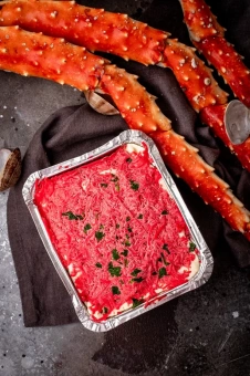 Лазанья с крабом и палтусом под сыром "красный песто"